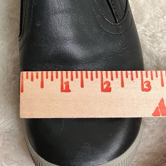 KEEN Black Leather Lorelai Slip-On Sneaker Size 6 - Picture 9 of 9